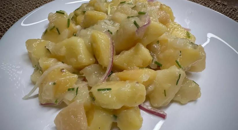 Így készítem a bécsi burgonyasalátát. Egy kedves osztrák háziasszonytól kaptam a receptet