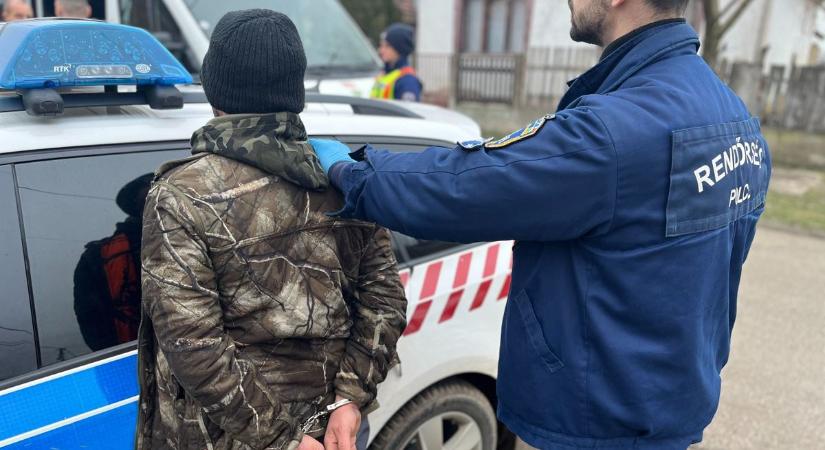 Ennyi volt a gondtalan életnek, virágzó családi bizniszre csaptak le a rendőrök Balmazújvároson – videóval