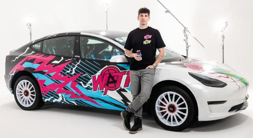 Mit keres egy Tesla a magyar WATT energiaital-márka történetében?