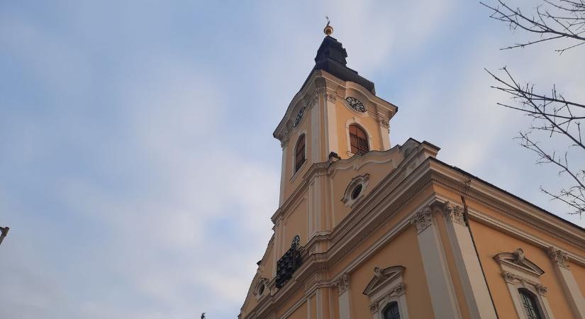 Megbontotta a templom tetejét a szél Nyíregyházán (fotókkal)