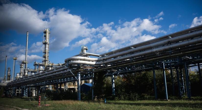 Kutatóintézet: háromszoros felárral hozza be a Mol az orosz olajat, ahhoz képest, mint amennyit a horvátoknak fizet a szállításért