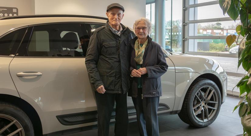 Hetvenedik házassági évfordulójukra vették meg első Porschéjukat