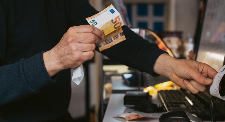 Újabb országban lengették be az euró bevezetését, ez Magyarország számára is üzenet lehet