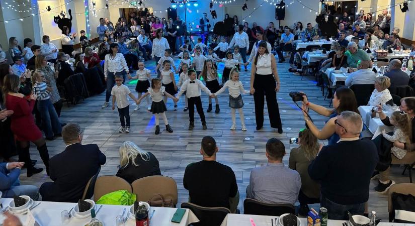 Telt házas jótékonysági bál a legkisebbekért