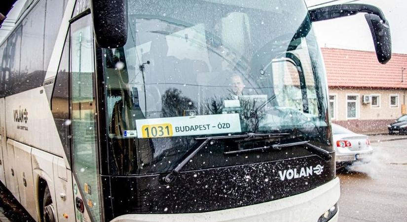 Mondhatom még neked, hogy szervusz? –kérdezi utasát a buszvezető, Anga Lajos (fotók, videó)