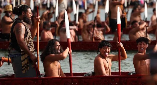 A gyarmatosítás előnyeiről beszélt az új-zélandi miniszterelnök-helyettes