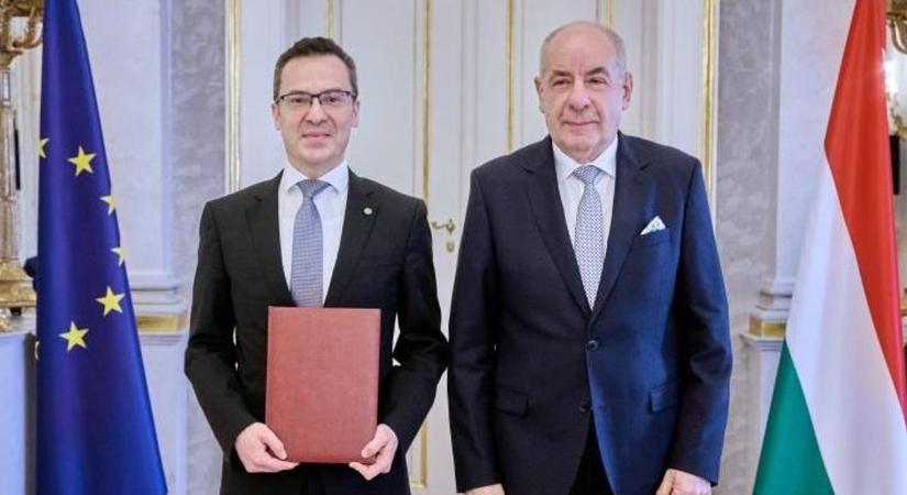 Fontos kinevezéseket vettek át pécsi jogászok a Sándor-palotában