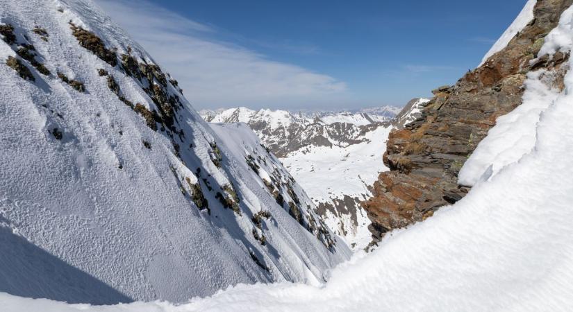 Két osztrák hódeszkázó halt meg lavinában a tiroli Alpokban