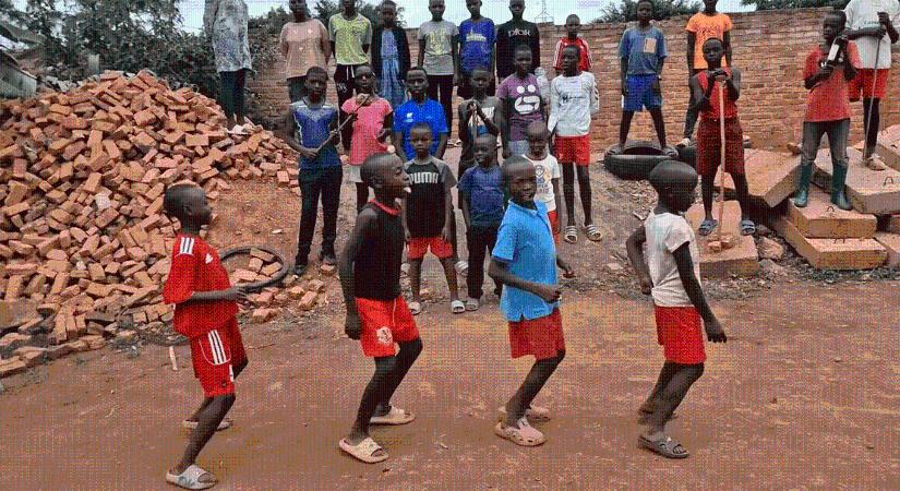 Laár András 1984-ben nem gondolta volna, hogy ruandai gyerekek éneklik majd a KFT híres dalát
