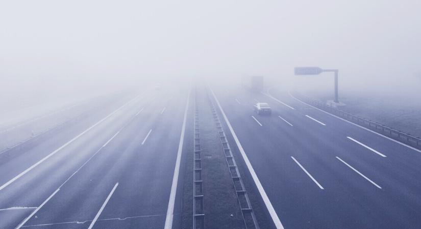 Veszélyes reggelre ébredünk: ónos eső és sűrű köd tarolja le az országot, mutatjuk, hol szakad fel a felhőzet