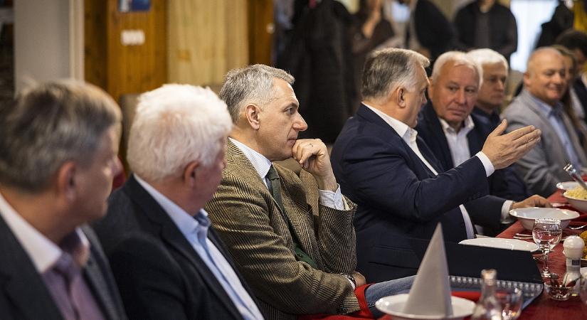 Lázár János kiadta a kormánypárt új szlogenjét: „Hallgass a zsebedre, szavazz a Fideszre!”