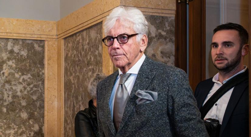 Ernyey Béla hadat üzent a kacsaszájaknak: „Jelentkezzenek azok a férfitársaim, akik imádják ezeket a műcsőröket”