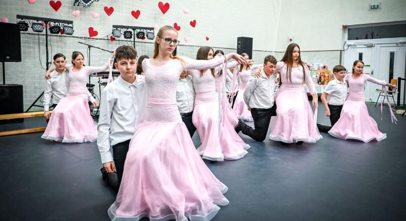 Télbúcsúztató jókedv Kunszentmártonban, jubileumi bál Cserkeszőlőn – videóval, galériával