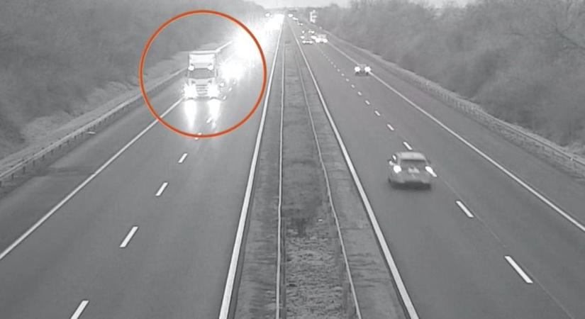 Bepánikolt, majd kamionba hajtott - videón az M3-ason történt hajnali baleset