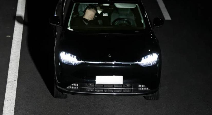 Az anyósülésben aludt részegen, az autóra bízta a vezetést