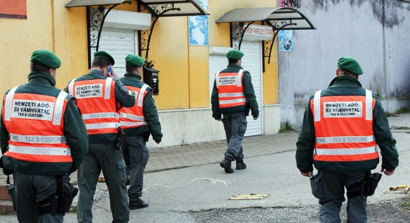 Házi pálinkát rendeltek a NAV-osok, 100 millió forint büntetés lett a vége