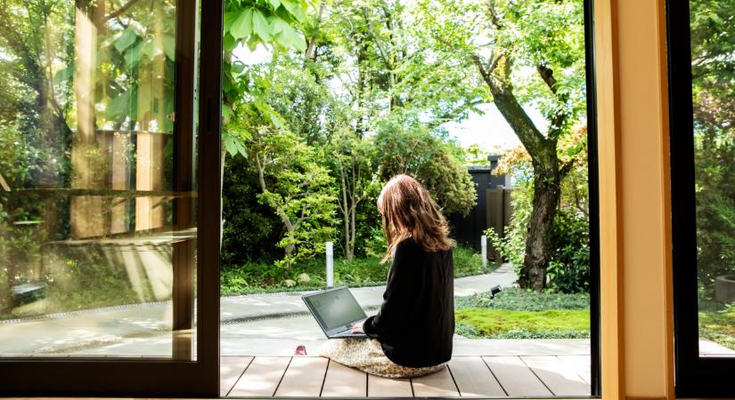 Óriási bajban van a Booking és társaik: pár év, és a kutya nem használja őket olcsó szállásvadászarta