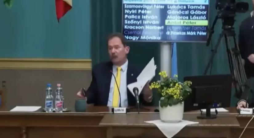 Fideszes polgármester: Diktatórikus módon vezetem az ülést, szokja meg!