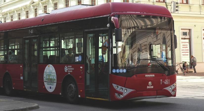 Rendkívüli forgalmi helyzet Szegeden: pótlóbuszok közlekednek több vonalon