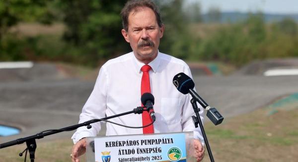 „Diktatórikus módon vezetem az ülést, szokja meg!” – azzal a fideszes polgármester belefojtotta a szót kritikusába