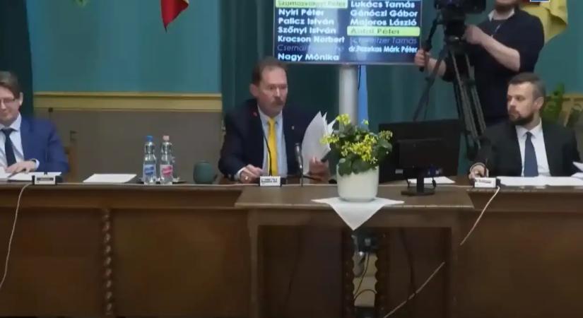 "Diktatórikus módon vezetem az ülést, szokja meg!” -balhé a sátoraljaújhelyi önkormányzati ülésen