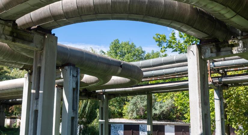 Jól keresnek a NER-hez köthető körök az orosz kőolajon, a függőséget semmi sem indokolja