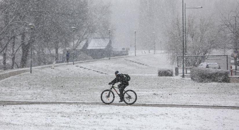 Újra havas lett a táj Győrben és környékén - fotók, videó
