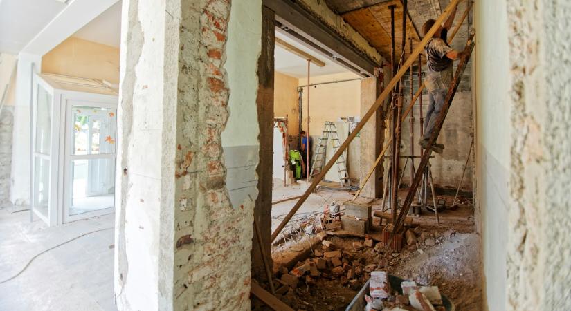 Döbbenet: egy nő házfelújítás közben olyat talált, amitől megállt a vér az ereiben