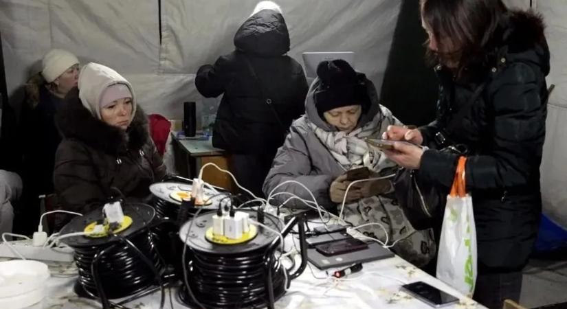 Ezrek maradtak fűtés nélkül Kijevben – több helyen már nem tudják helyreállítani a hőszolgáltatást  videók