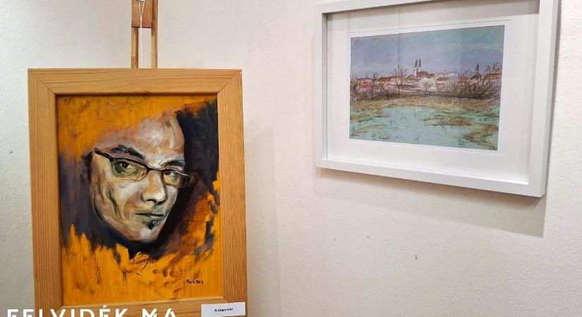 A Három világ összefonódása című tárlat képeken