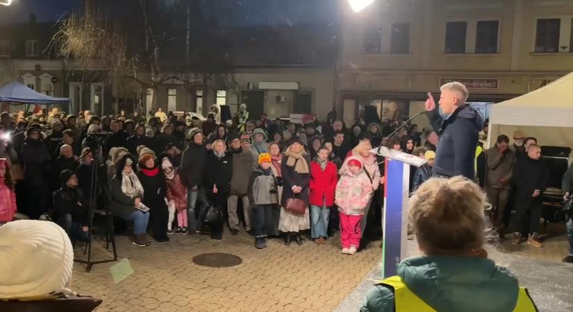 Magyar Péter megkövette a mezőkövesdieket, és jobbulást kívánt Tállai Andrásnak