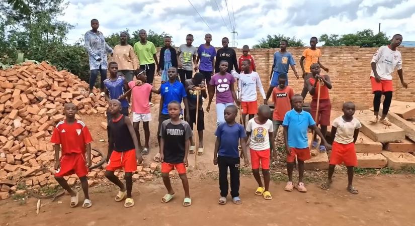 Ruandai gyerekek énekelték el a KFT Afrika című dalát – videó