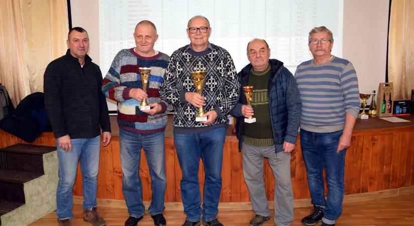 Jubileum és rekordlétszám a zétényi kártyaasztaloknál