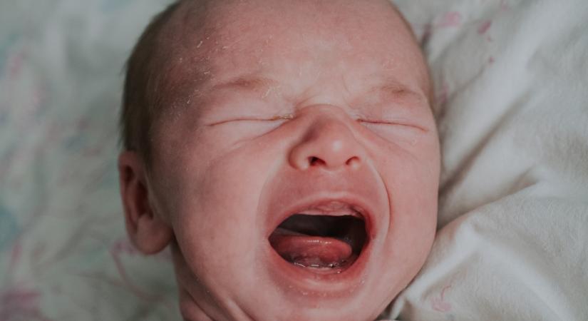 Agyvérzést és bordatörést okozott kislányának a bántalmazó édesapa