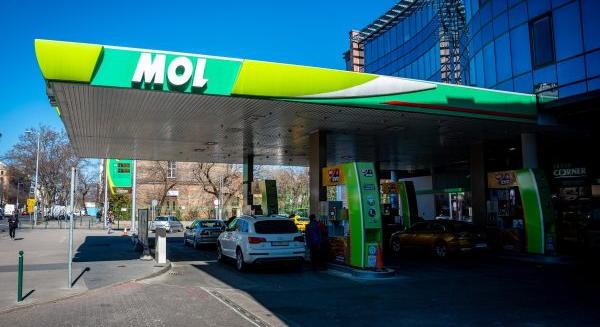 Fordulat: felszabadítja a MOL a stratégiai kőolajkészleteket