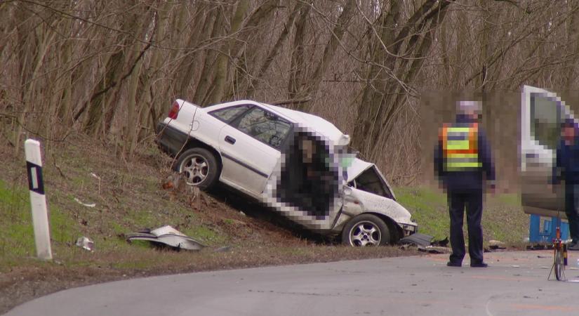 ketten meghaltakZáróvonalon előzött a szódásautó, ketten szörnyethaltak a frontális karambolban