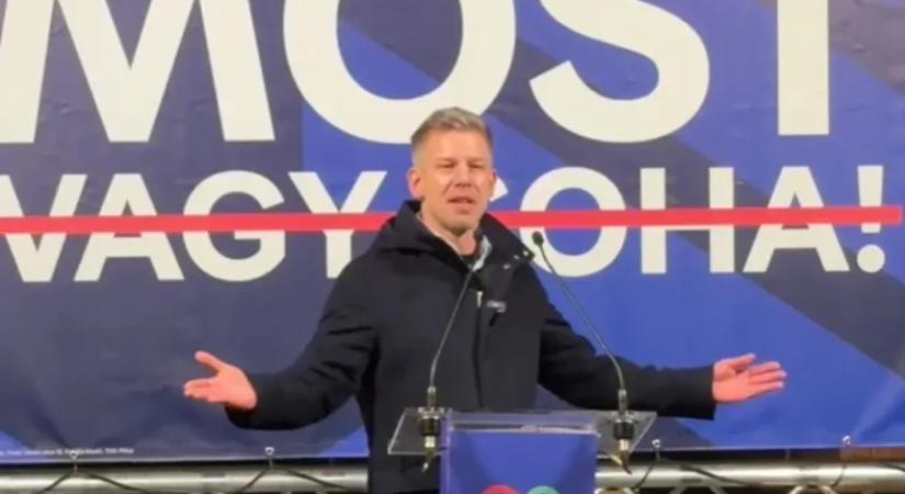 „A hatalom érzi, hogy ez a hajó elmenni látszik” – Mezőkövesden indult Magyar Péter és a Tisza országjárása