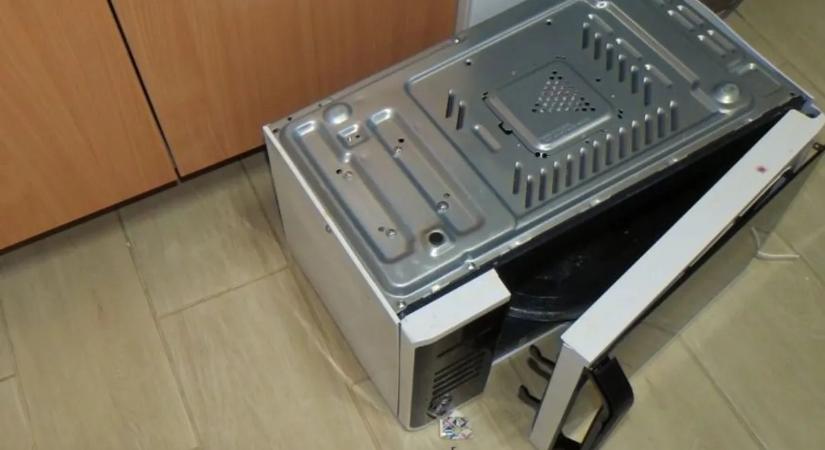 Senki nem tudta megállítani az őrjöngő fiút, aki rátámadt a lakásotthon dolgozóira