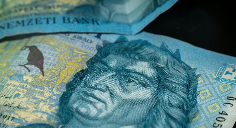 Csak bottal üthették a forint nyomát