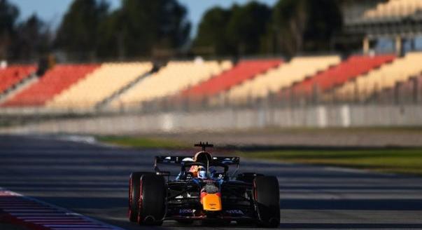 Faragna a Red Bull, Barcelona marad – hétfői F1-es hírek és sztorik
