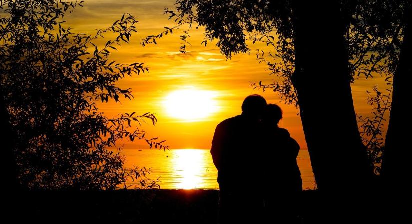 Gyászolnak a szerelmespárok, összeomlott a „szerelmesek íve”