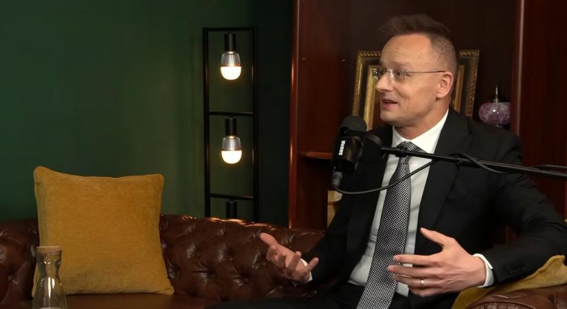 „Elmegy valahova bulizni, történik ez meg az, és utólag megideologizálja, hogy az oroszok vitték oda” – Szijjártó elmondta, mit gondol arról, hogy Magyar kikötött abban a házibuliban