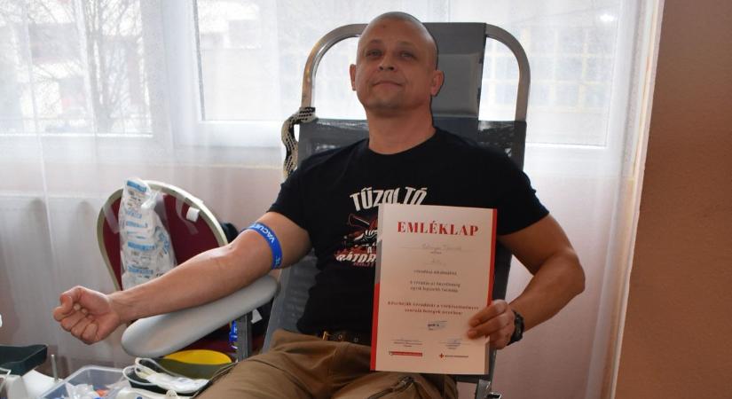 Negyvenedszer adott vért az egri tűzoltó