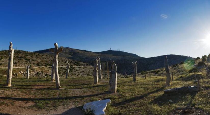 Kísérteties szobrok az elhagyatott szanatóriumnál: a pusztító tuberkulózis emlékét őrzik