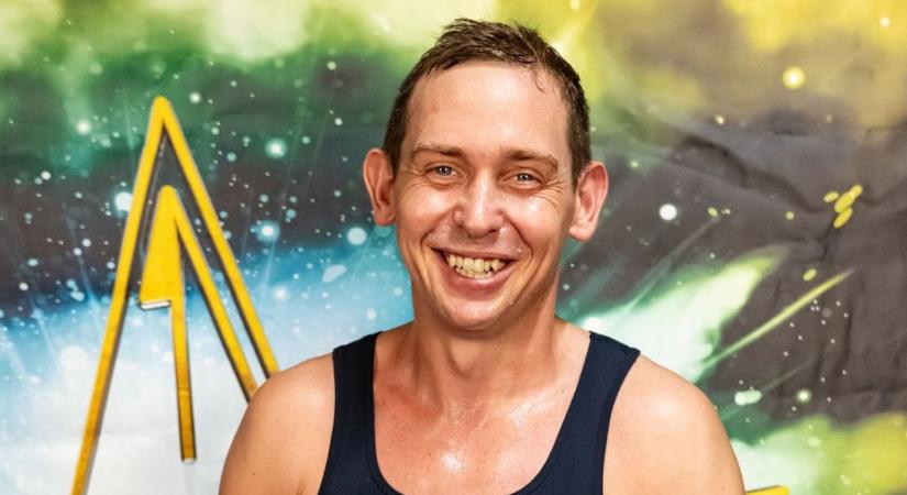 Molnár Gusztávot rendőrök kísérték el Ferihegyről