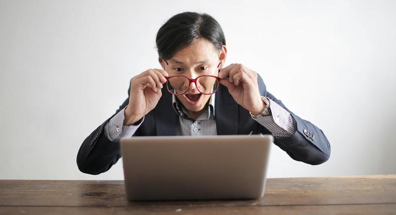 Az álhírek veszélyére figyelmeztető társadalmi célú hirdetéseket vezetnek be