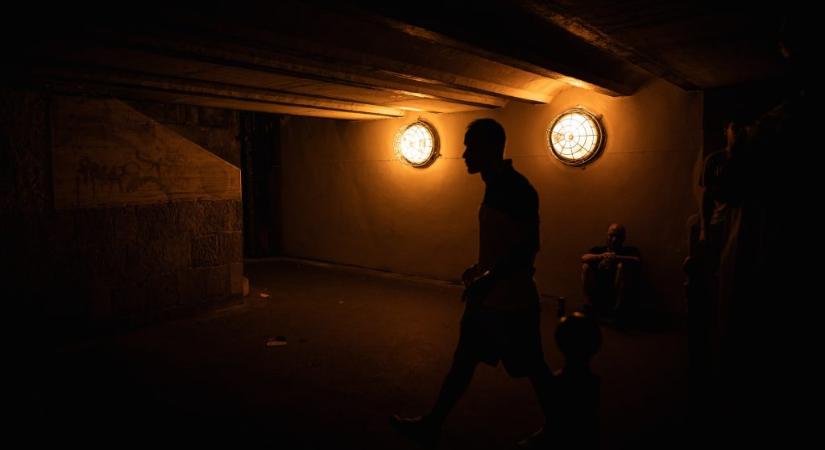 „Ha tűzbe rakjuk a kezünket, nem azért fáj, mert gyengék vagyunk” – így vált népbetegséggé a kiégés