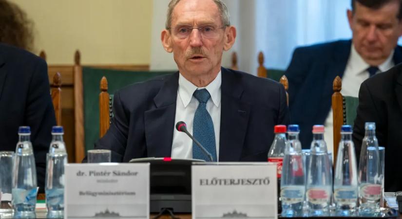 Mikor megy nyugdíjba Pintér Sándor? Lázár János: most