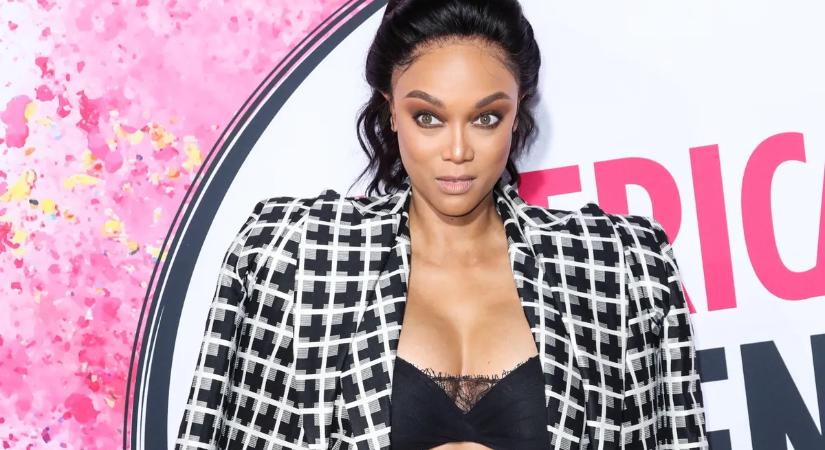 Tyra Banks tekintete hipnotikus, dekoltázsa pedig bődületes – sejtetni engedi csodás melleit – dögös galéria