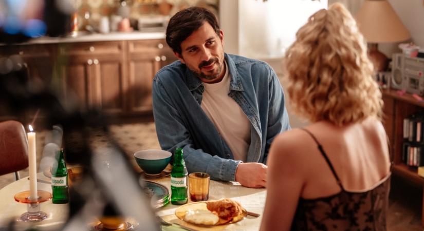 Másfél óra egy régi, biztonságosabb világban - Kritika: Beléd estem